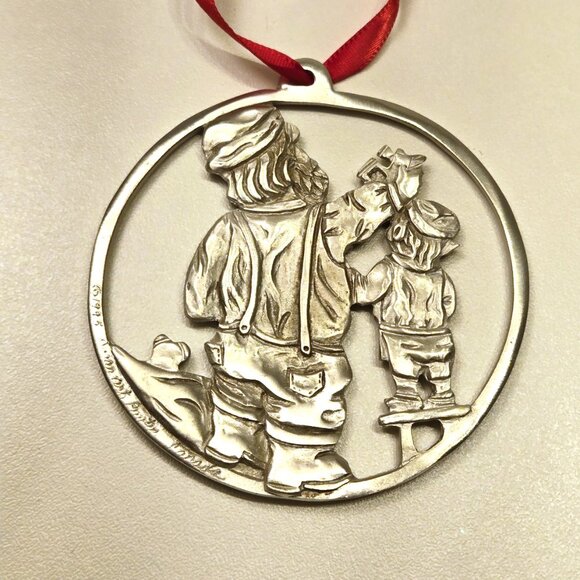 1995 Vintage Ocean Art Pewter "Santa's workshop" Christmas ornament - Picture 3 of 6